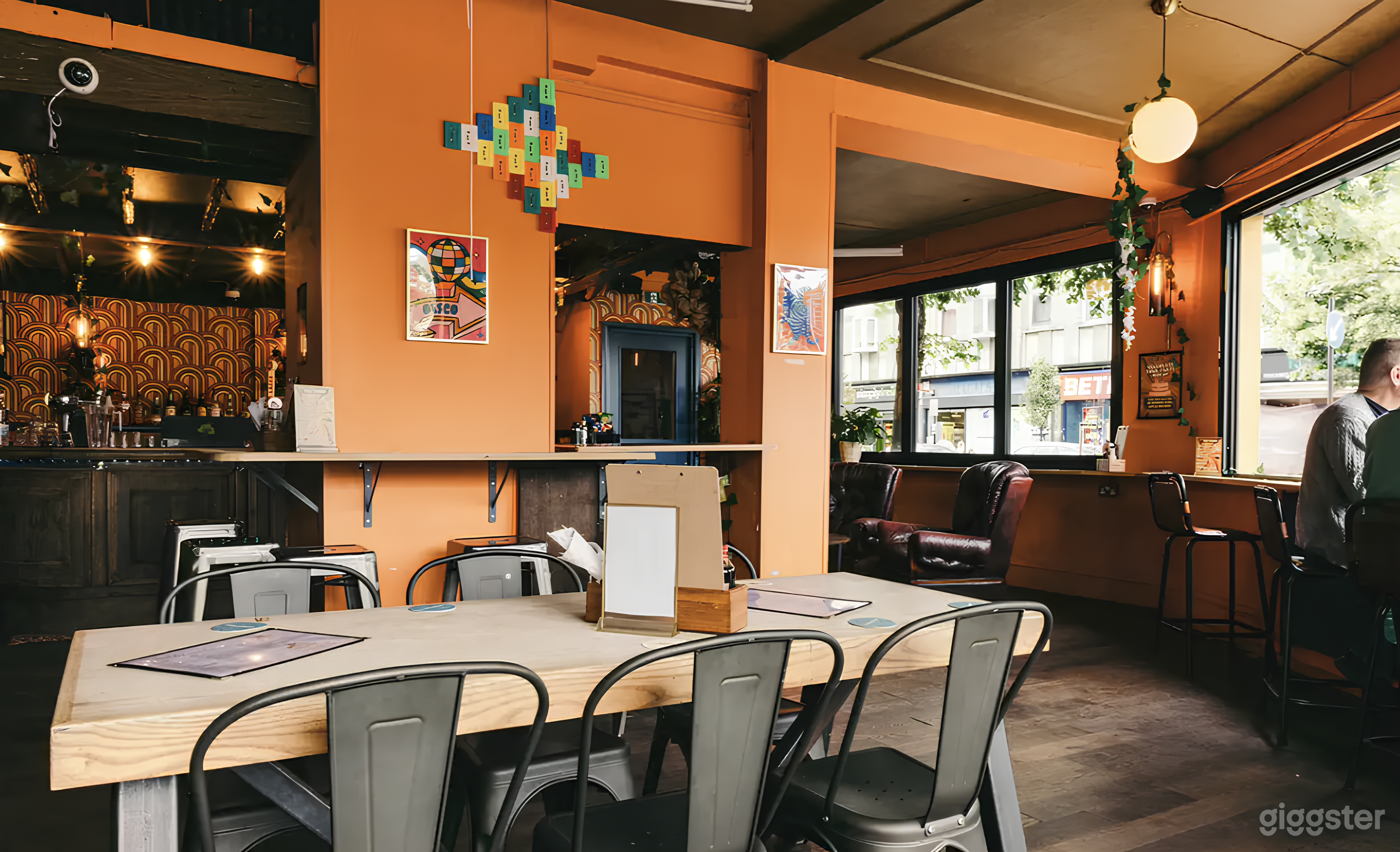 Your funky, 70s bar in East London Photo 1