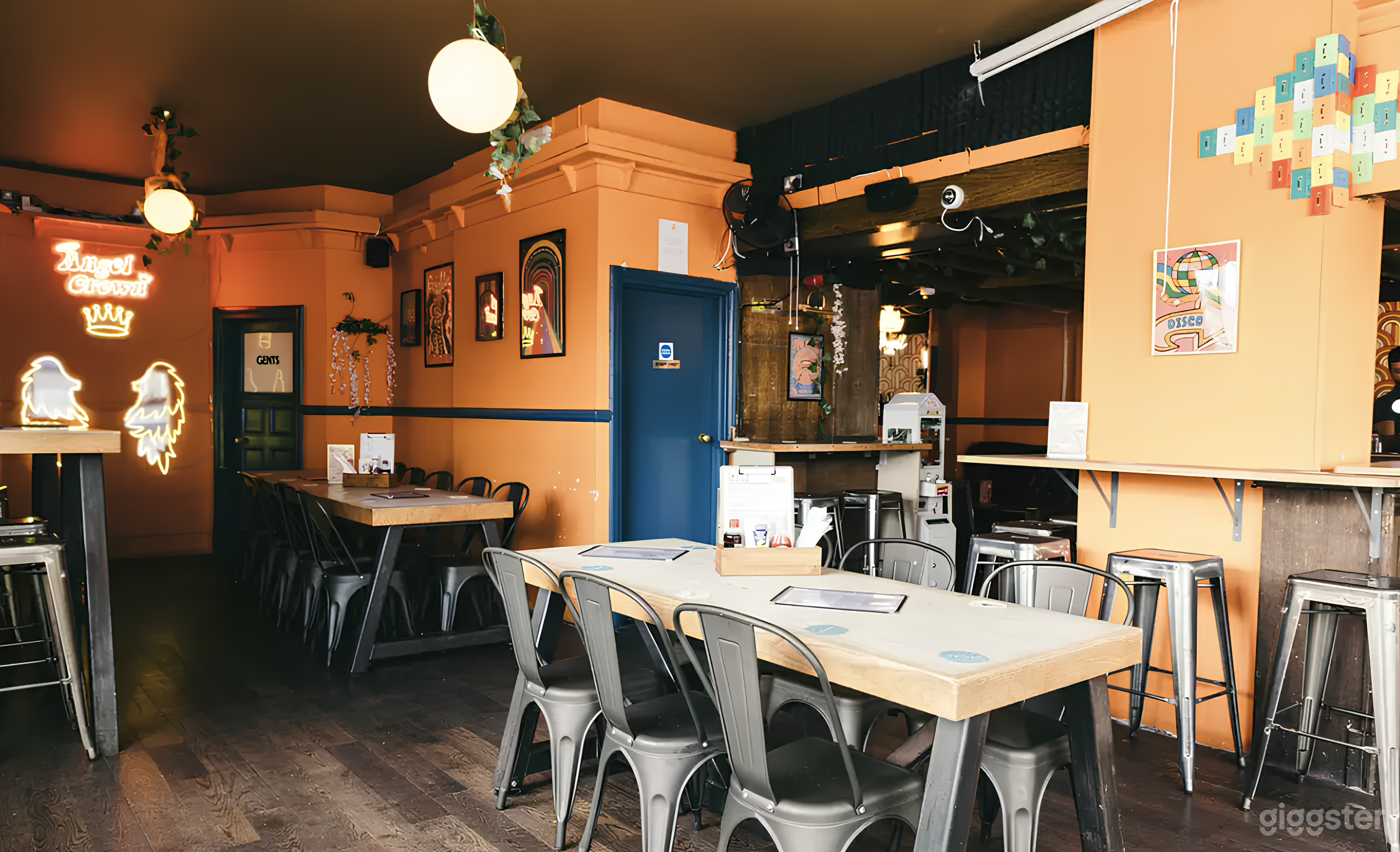 Your funky, 70s bar in East London Photo 2