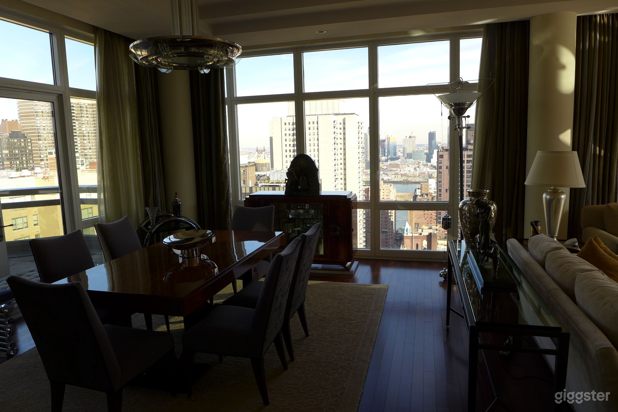Penthouse With Spectacular NYC View  Photo 3