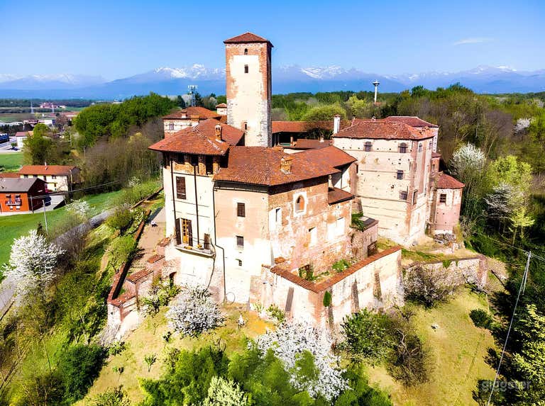 Castello Storico vicino a Milano e Torino 