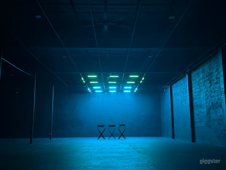  Studio Black Box XXL 24/7 avec cuisine, bar, VIP, HMU 