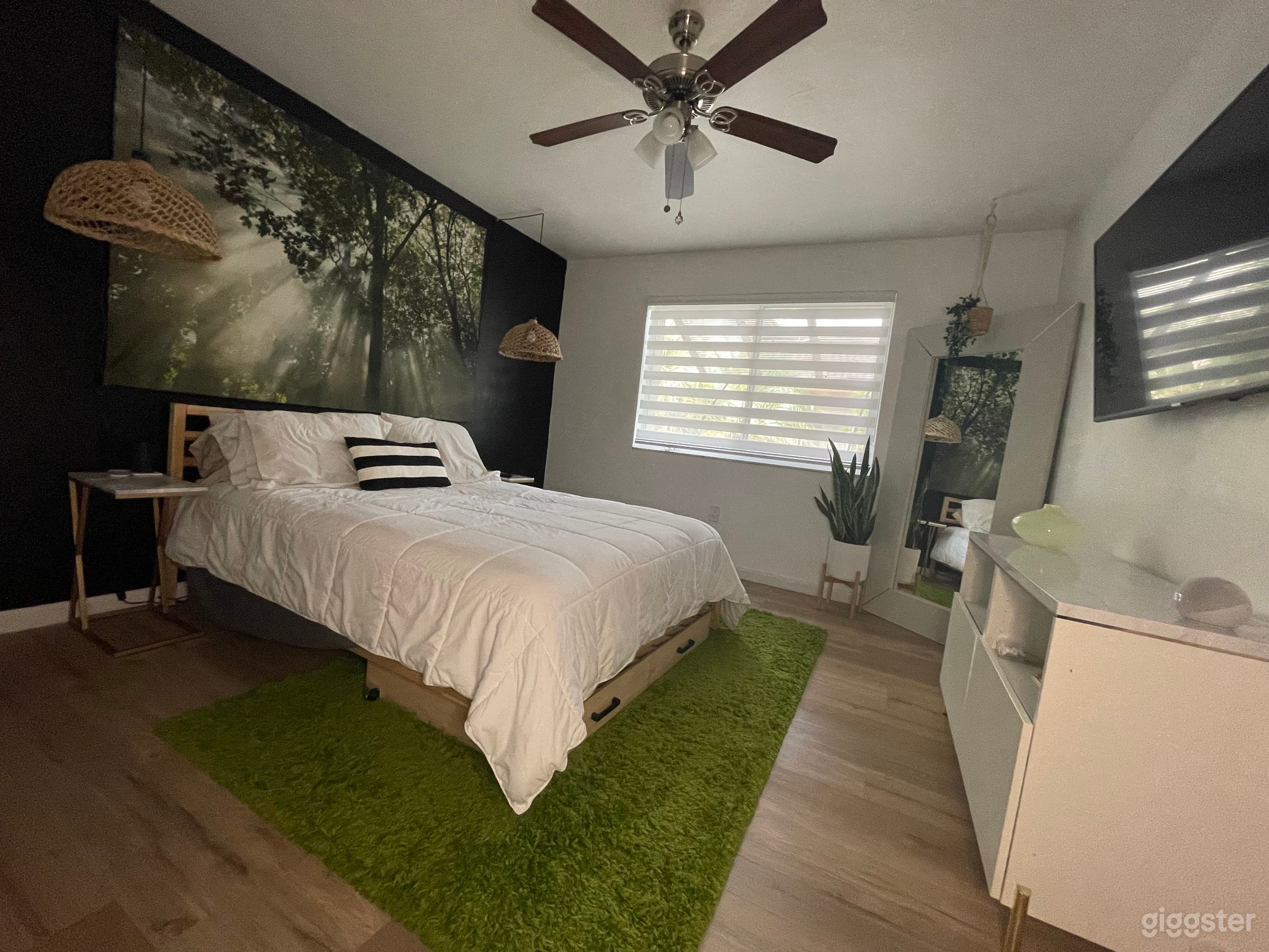 Oversized Dadeland Condo With Modern Touches Photo 3