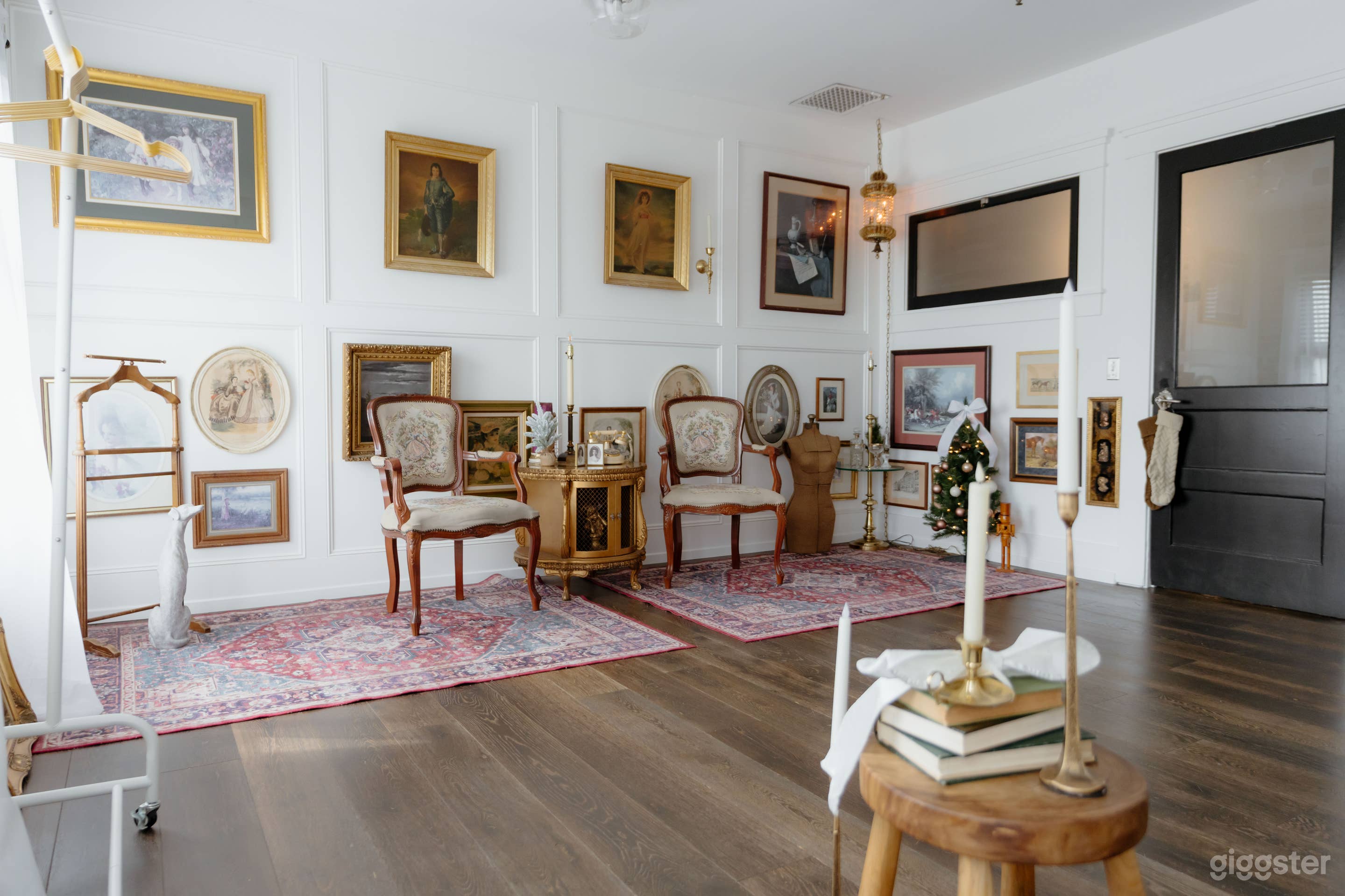Daylight Suite- Intimate Boutique Studio Photo 2