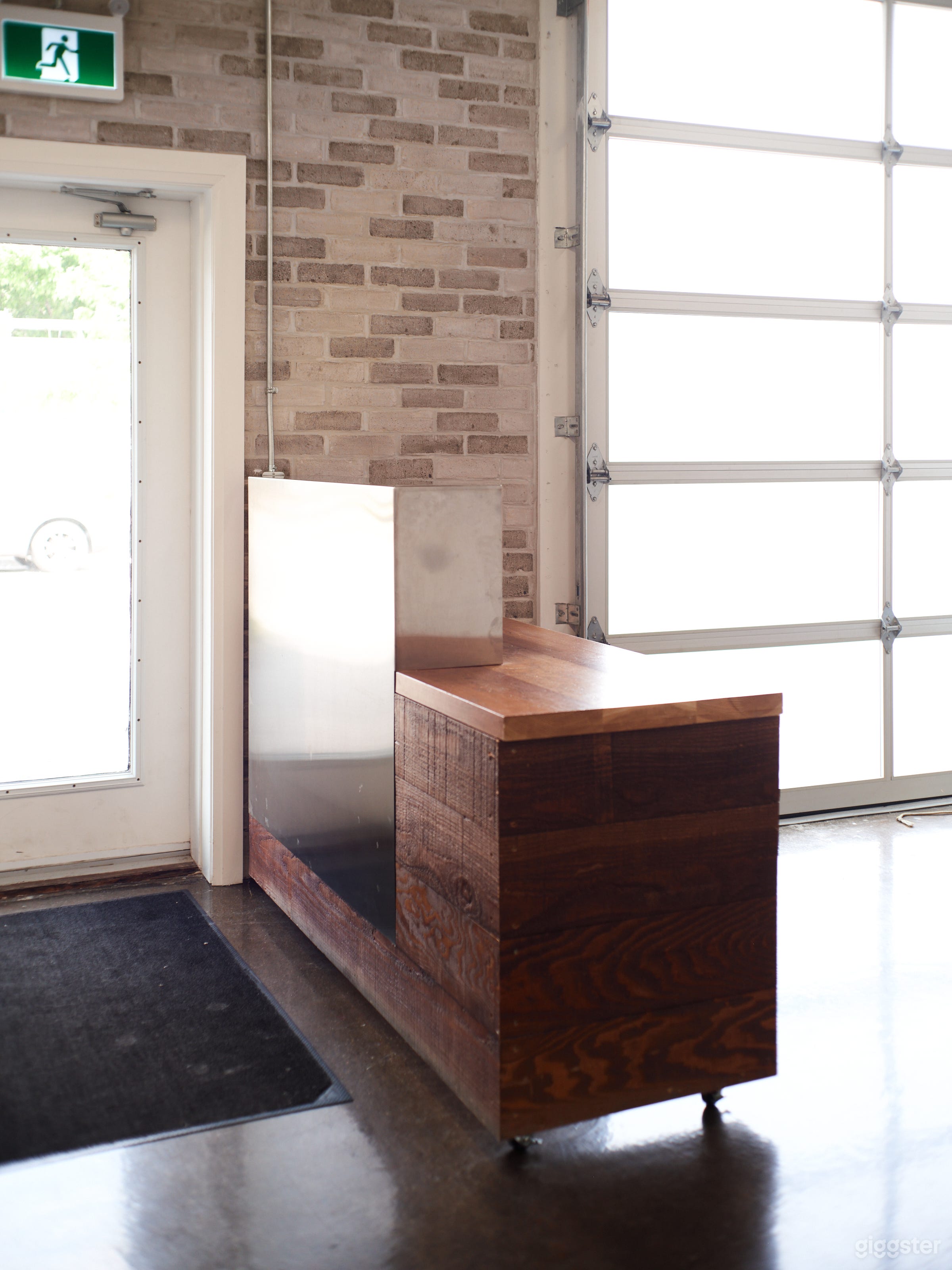 Desk can be used for reception, makeup or by photographer