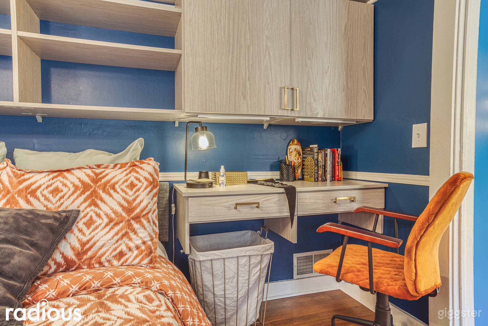 Shoot at the Tangerine Bungalow! Photo 3