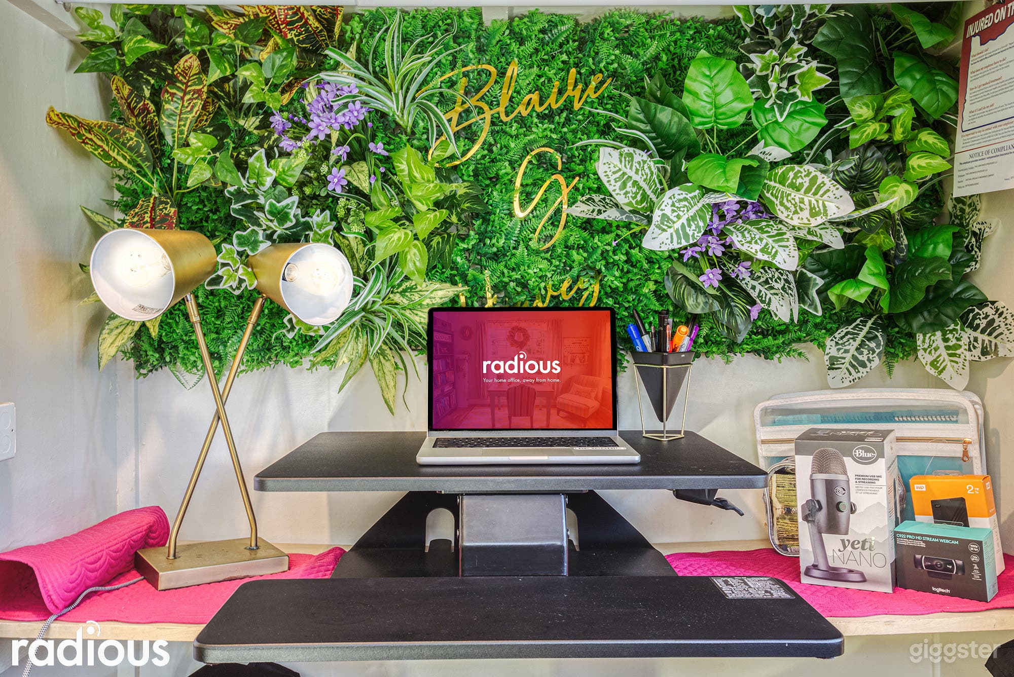 Shoot at the Tangerine Bungalow! Photo 2