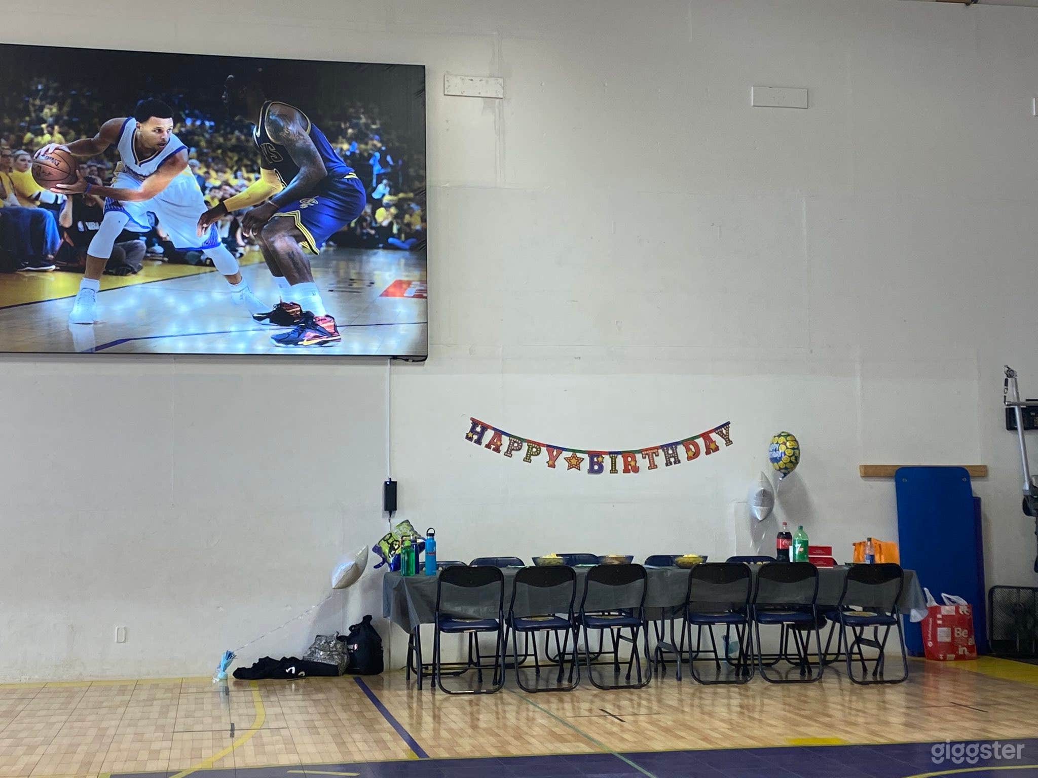 Huge Basketball Court in North Vancouver Photo 3