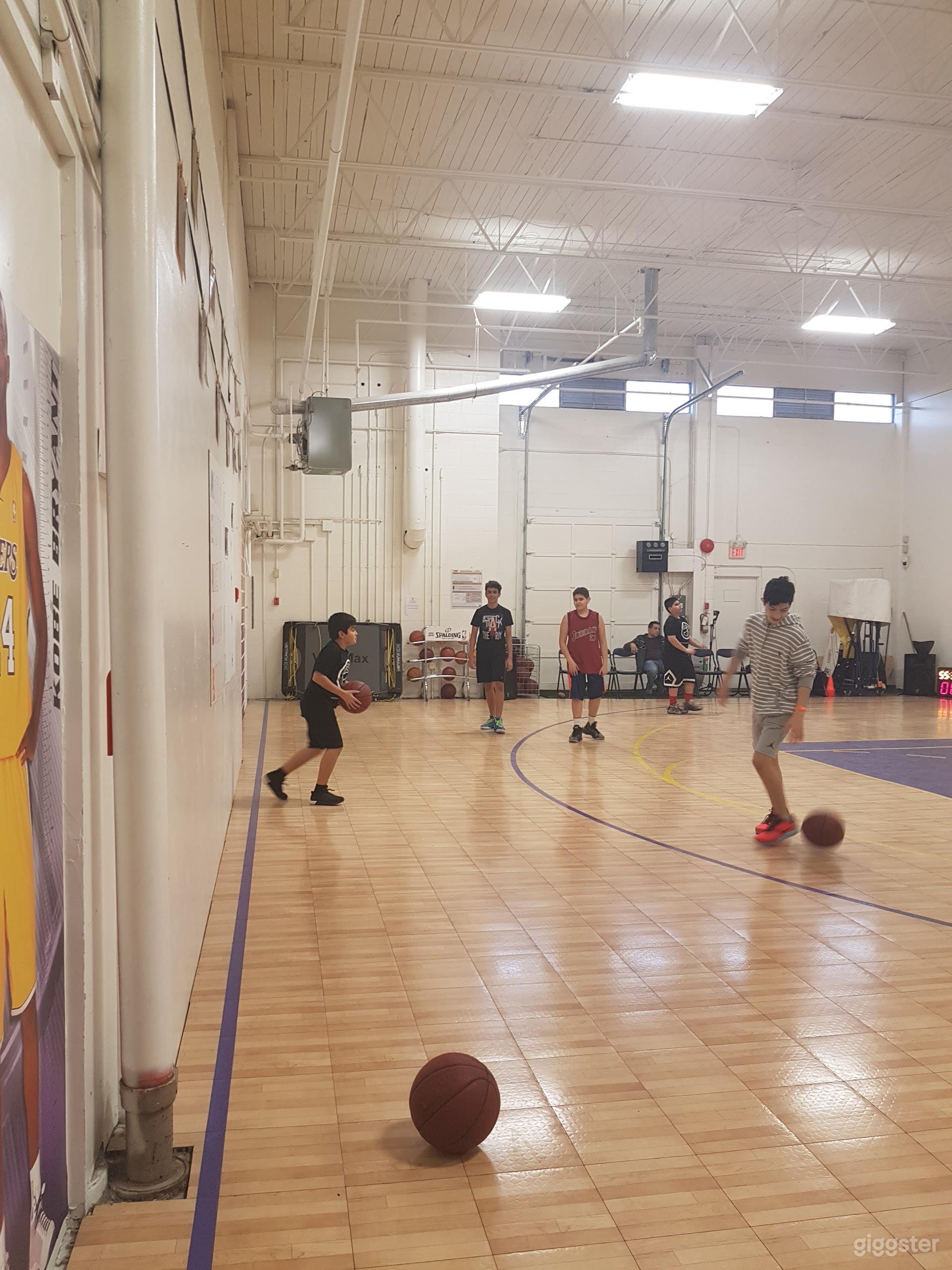 Huge Basketball Court in North Vancouver Photo 4