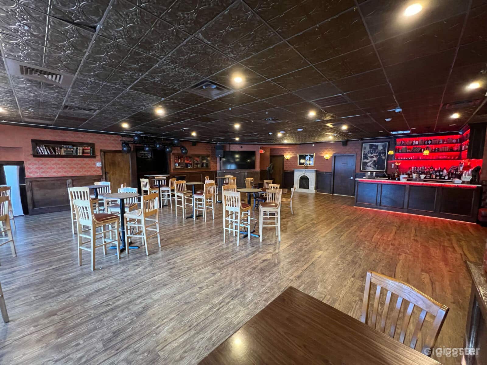 Verstaile Indoor Venue with a Game and Pool Area Photo 4