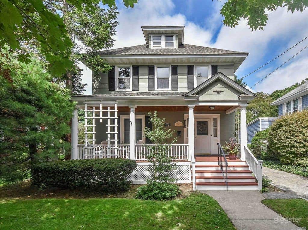 Historic Long Island Charmer Near Bay and Beaches Photo 1