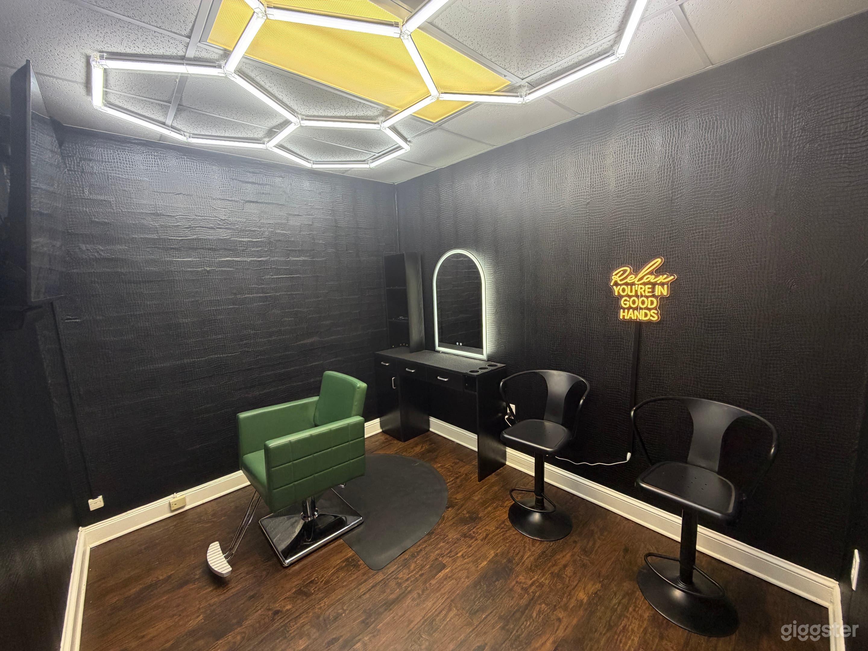 Salon/Barber/Braider/MUA Suite - Downtown Baton Rouge Photo 1