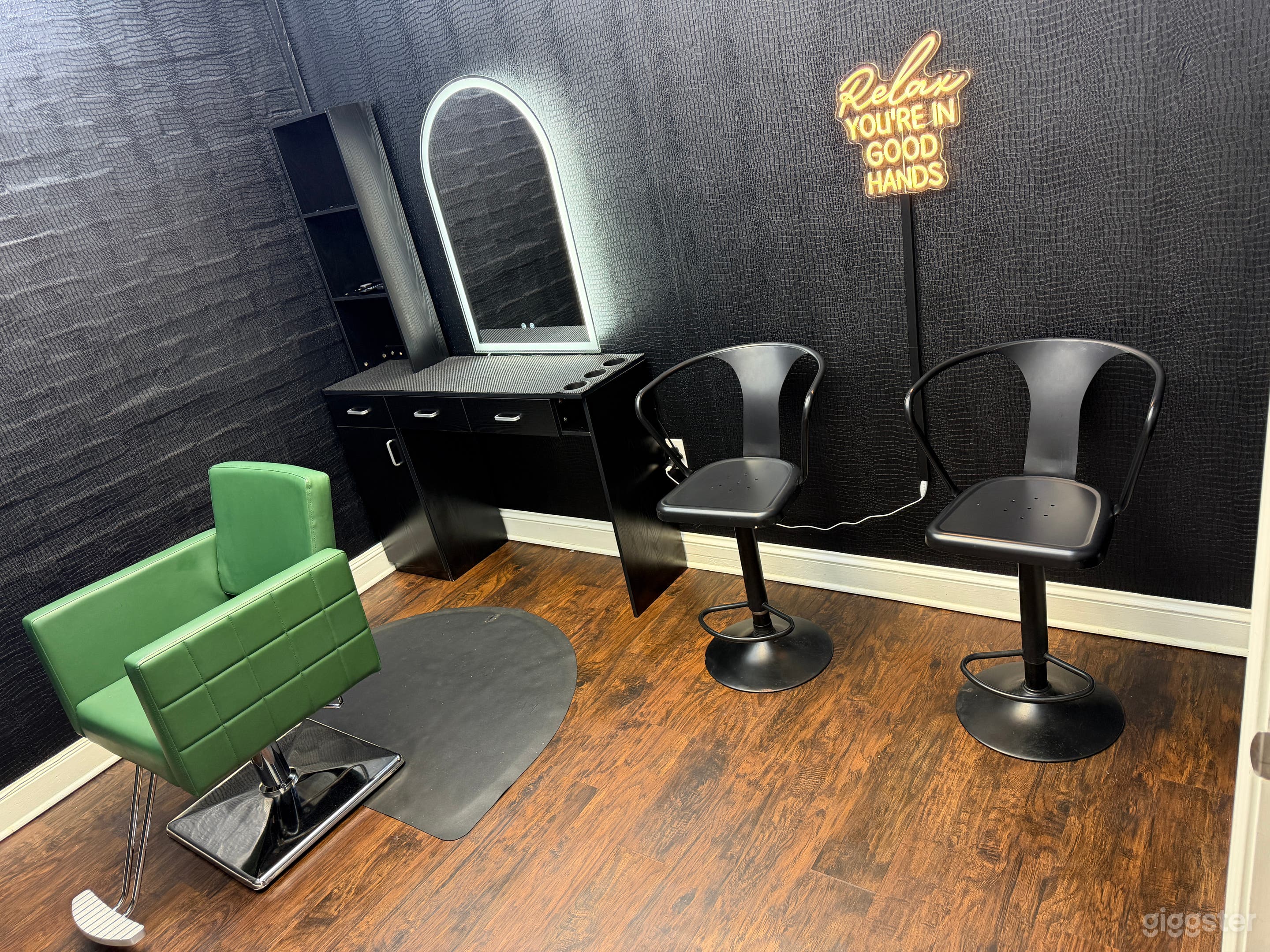 Salon/Barber/Braider/MUA Suite - Downtown Baton Rouge Photo 3