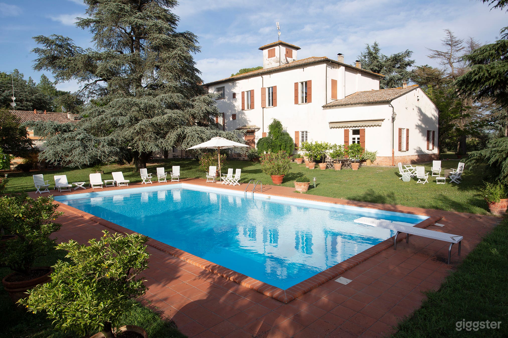 Foto di Villa Maestosa nella Tranquilla Campagna Romagnola 3