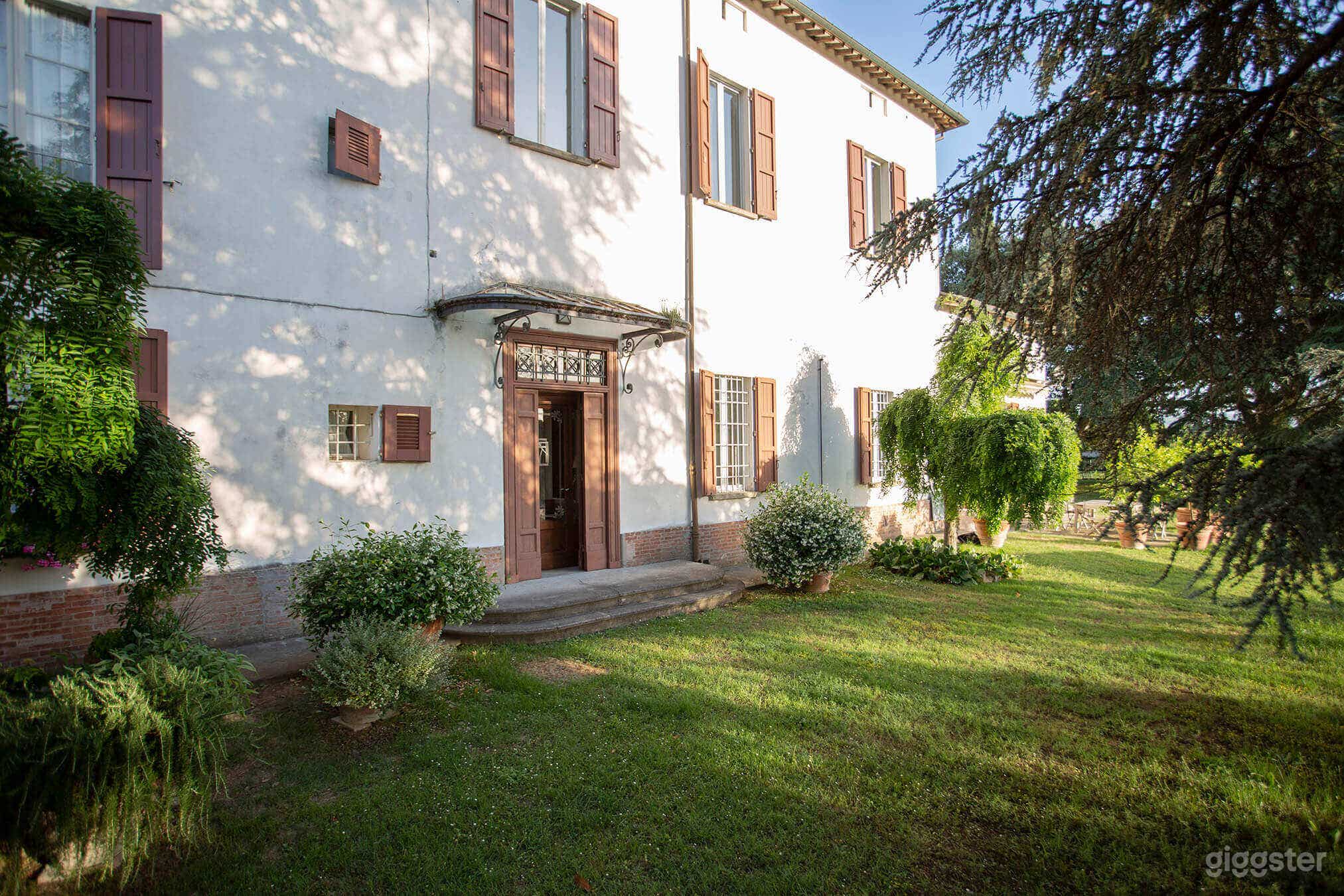 Foto di Villa Maestosa nella Tranquilla Campagna Romagnola 4