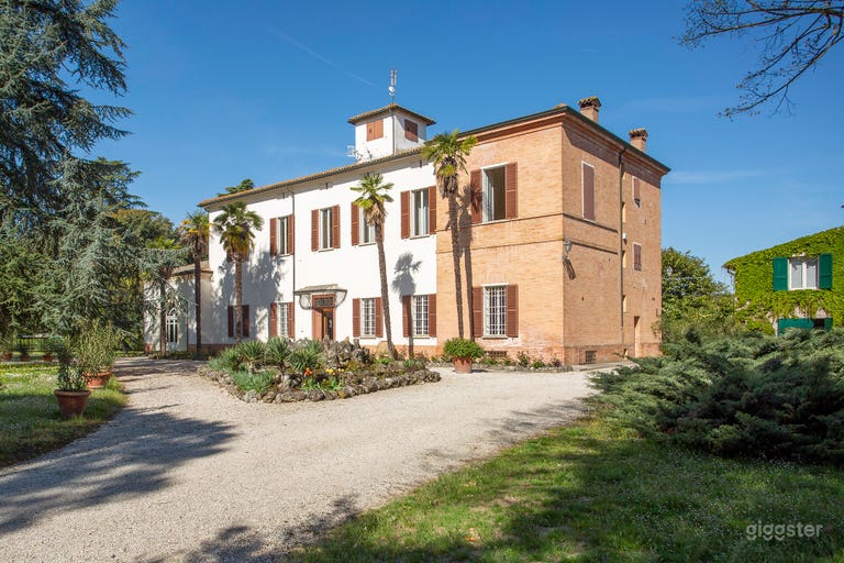  Villa Maestosa nella Tranquilla Campagna Romagnola 