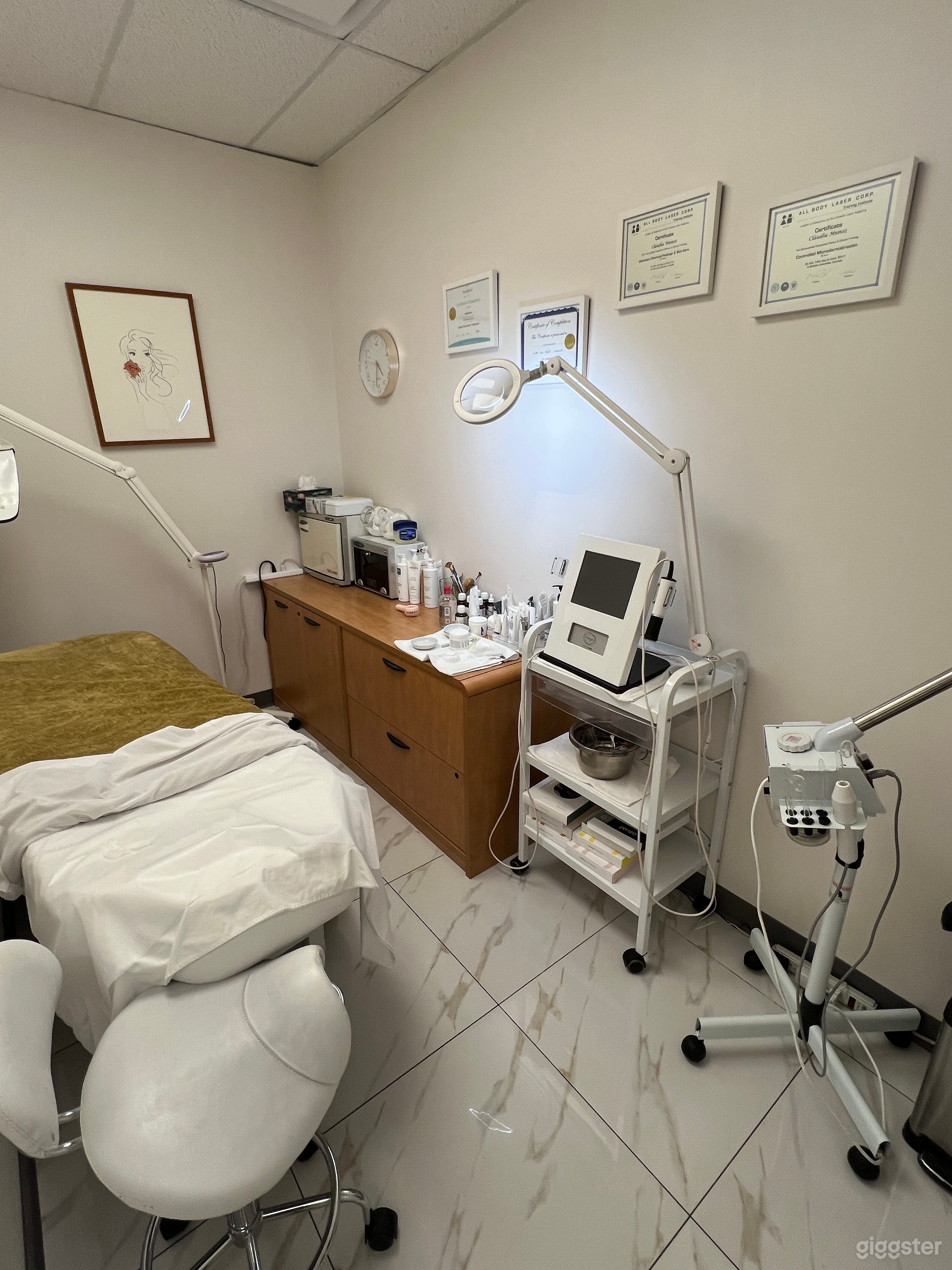 Professional Medical/Cosmetic/Health Care Clinic & offices Photo 4