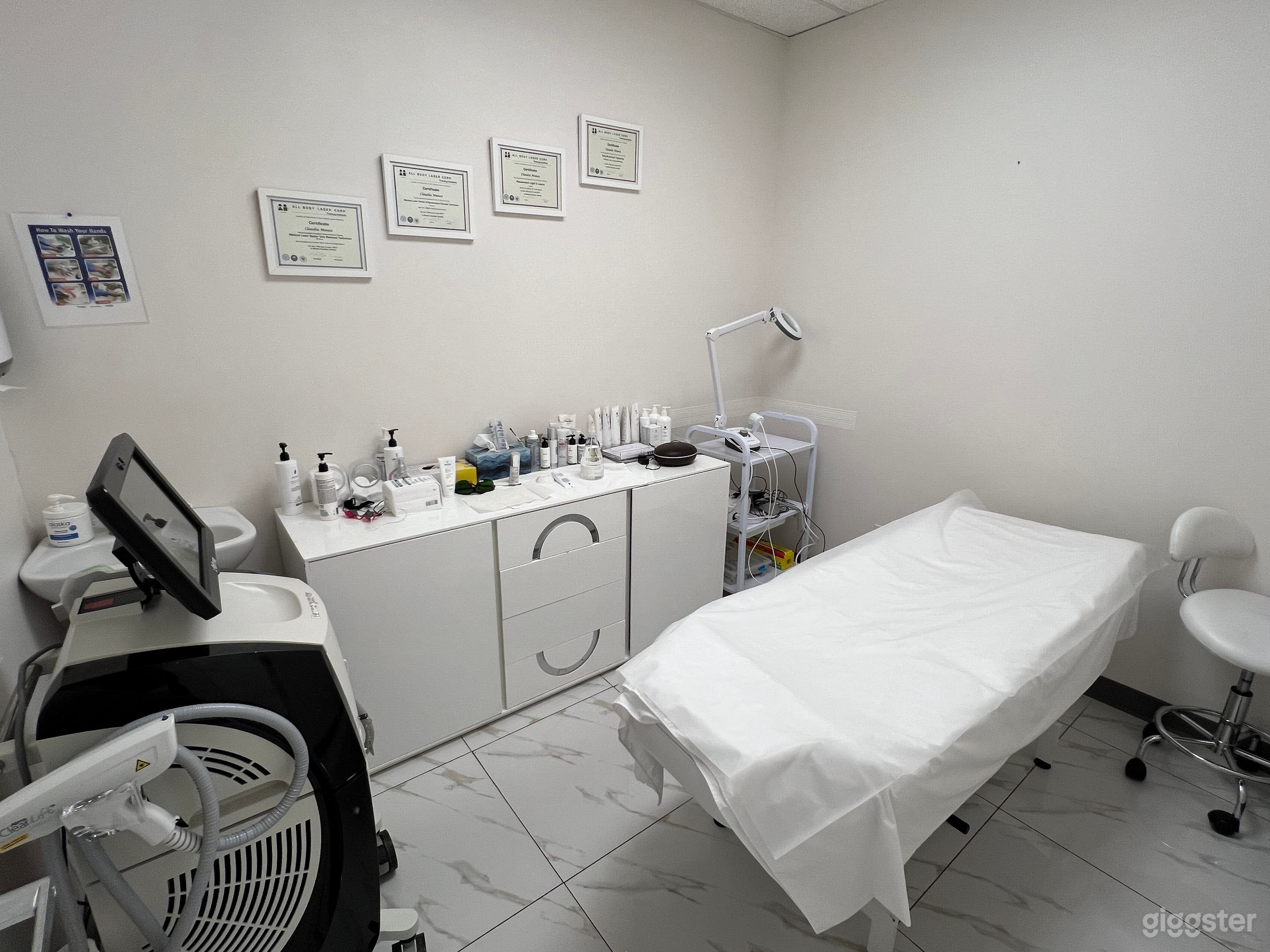 Professional Medical/Cosmetic/Health Care Clinic & offices Photo 3