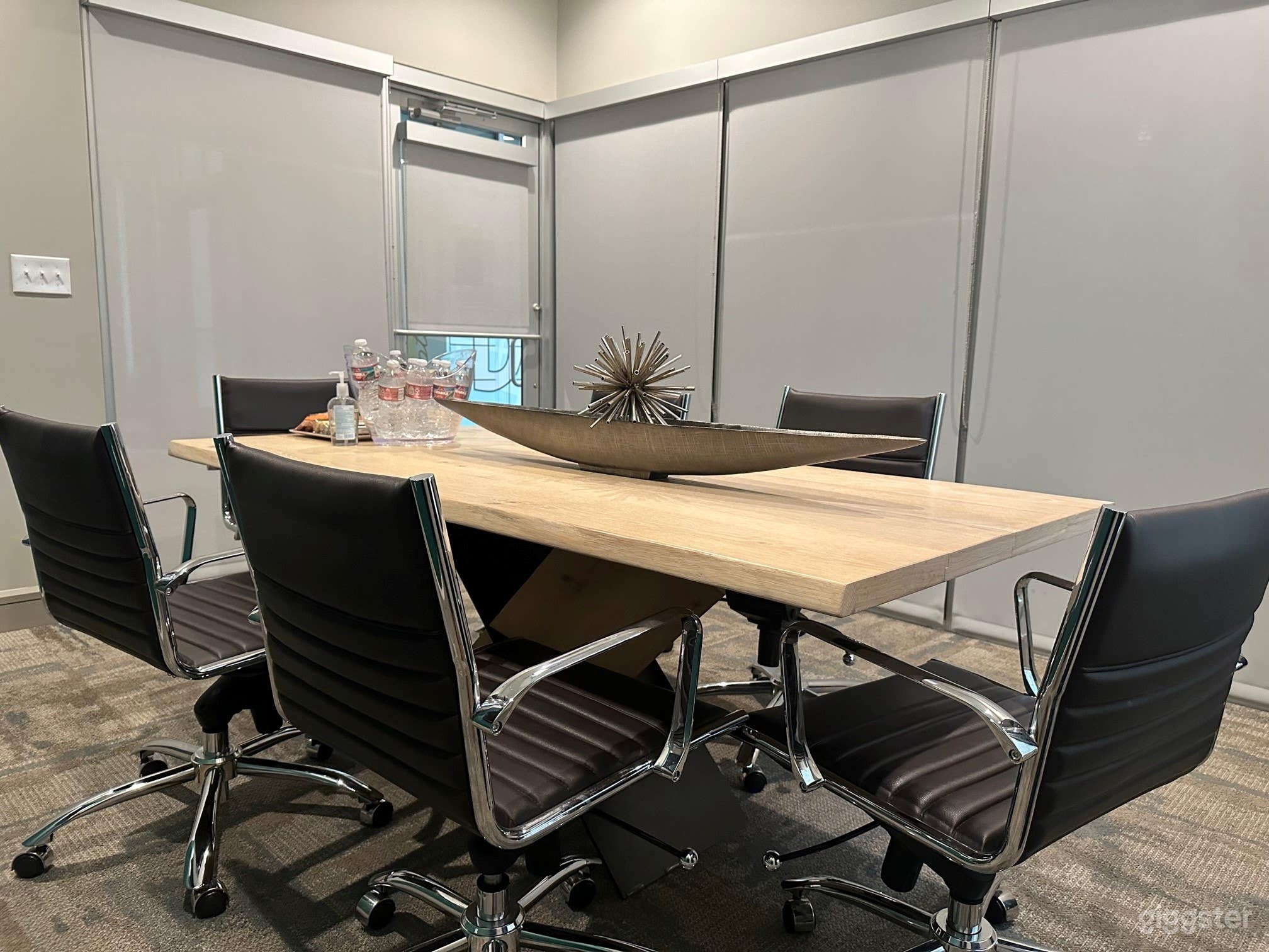 Modern Conference Room in Dallas Photo 2