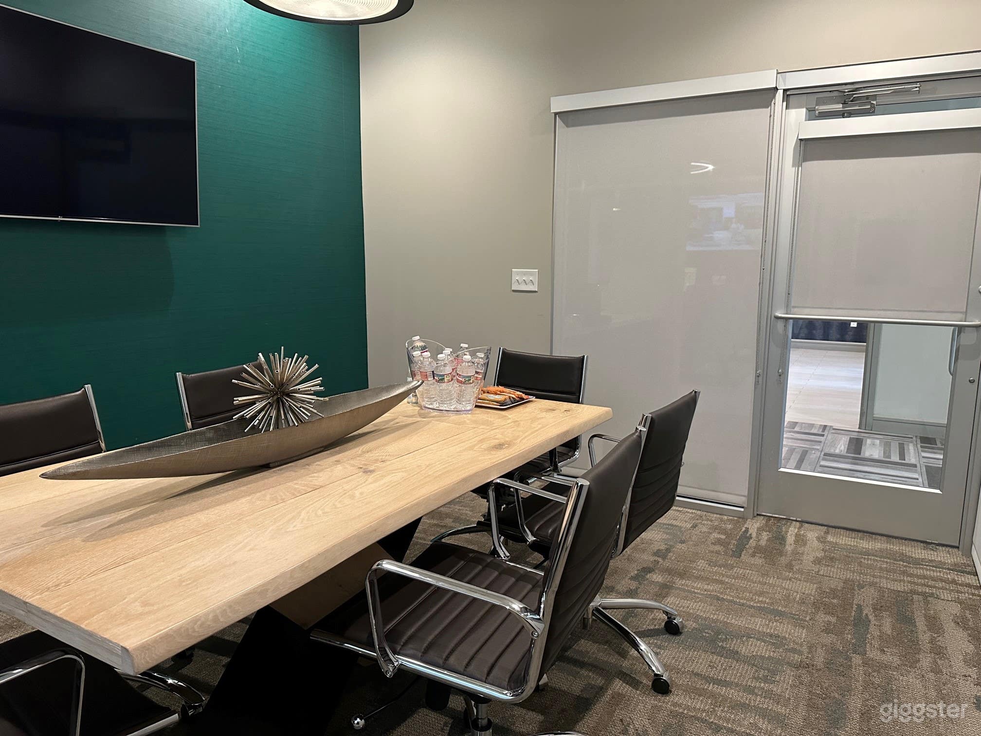 Modern Conference Room in Dallas Photo 3
