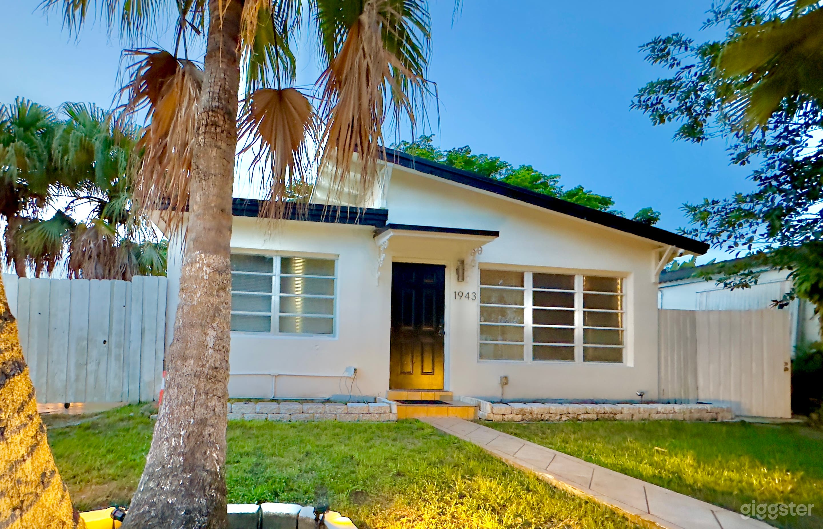 Tropical and Beachy 2 Bedroom Villa Photo 3