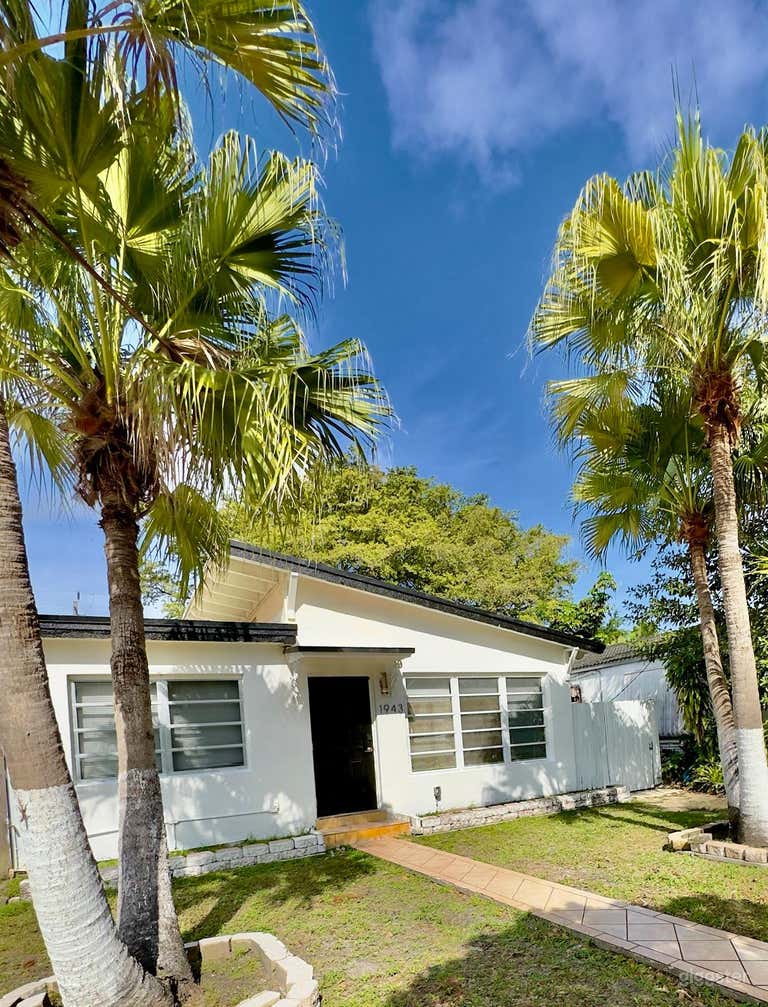  Tropical and Beachy 2 Bedroom Villa 