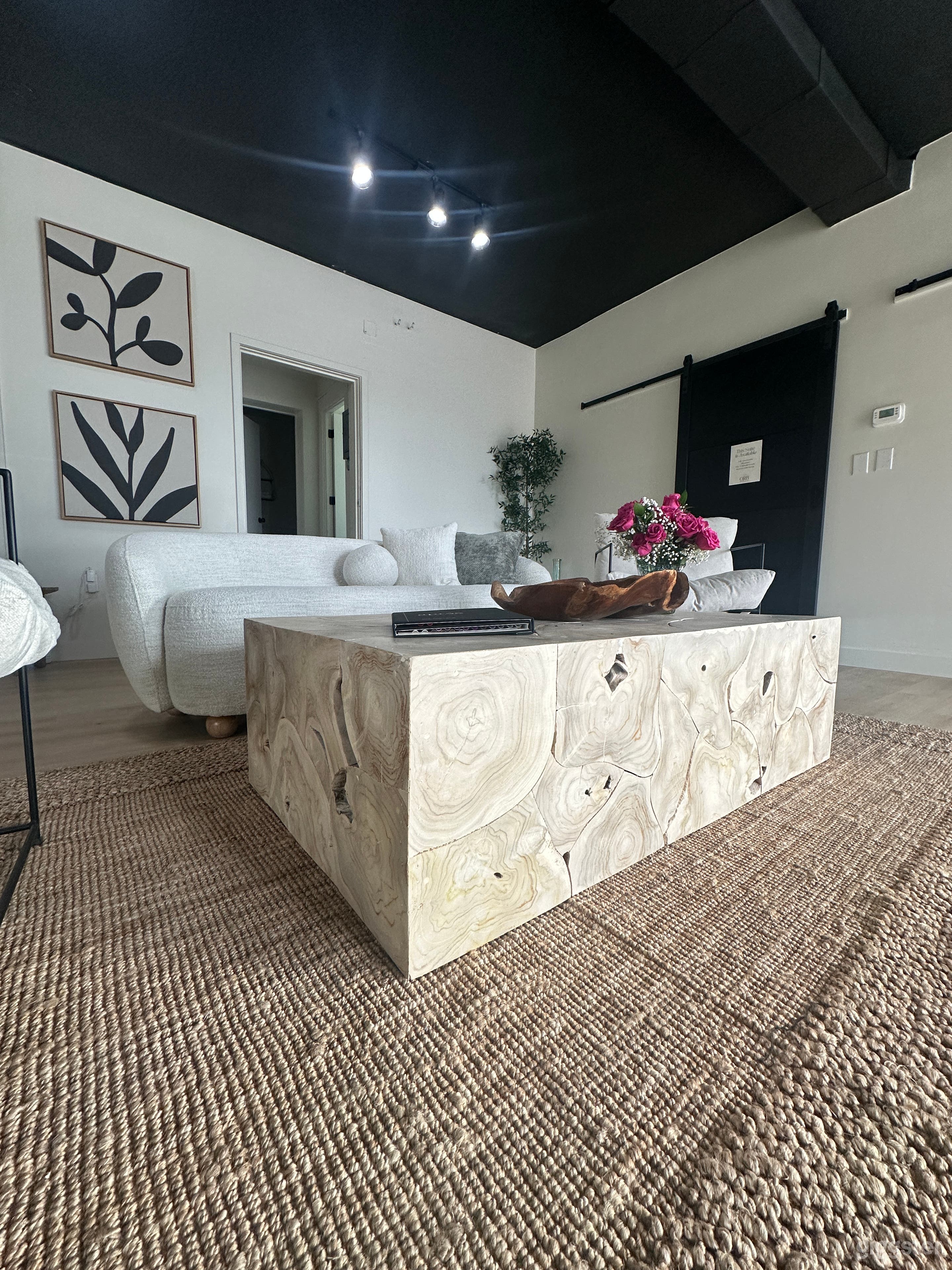 Midtown Phoenix Open Concept Beauty Lounge Photo 1