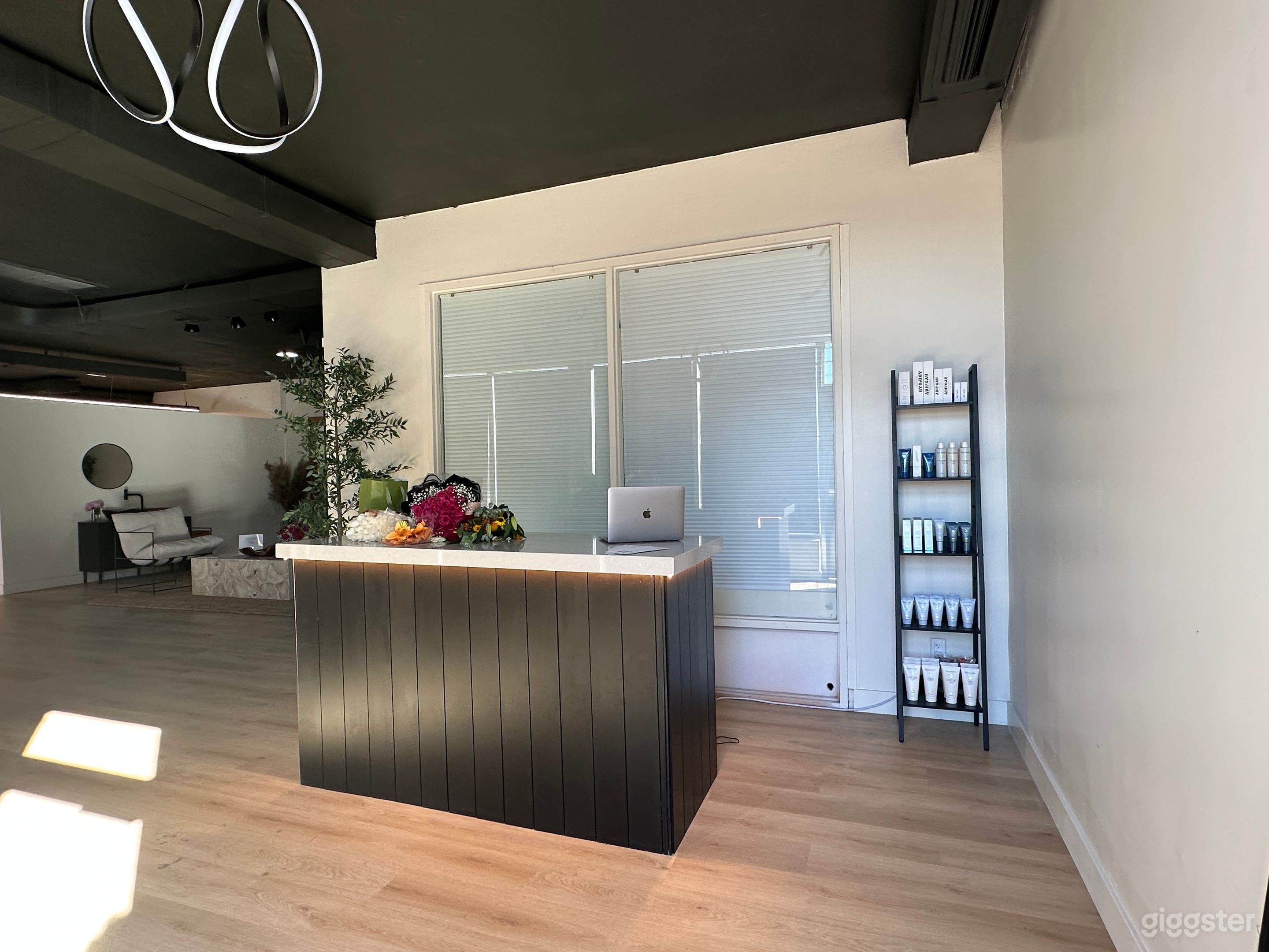 Midtown Phoenix Open Concept Beauty Lounge Photo 3