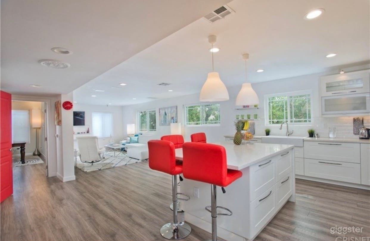 * Spacious open-concept floor plan

* Designer finishes

* Accented pieces give this space a chic upscale touch.