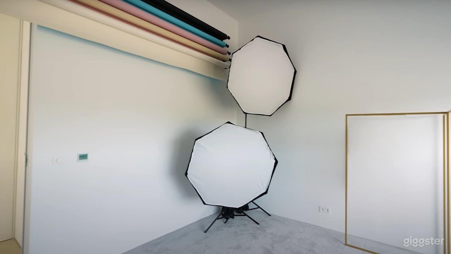 Modern loft w Large Windows Photo 1