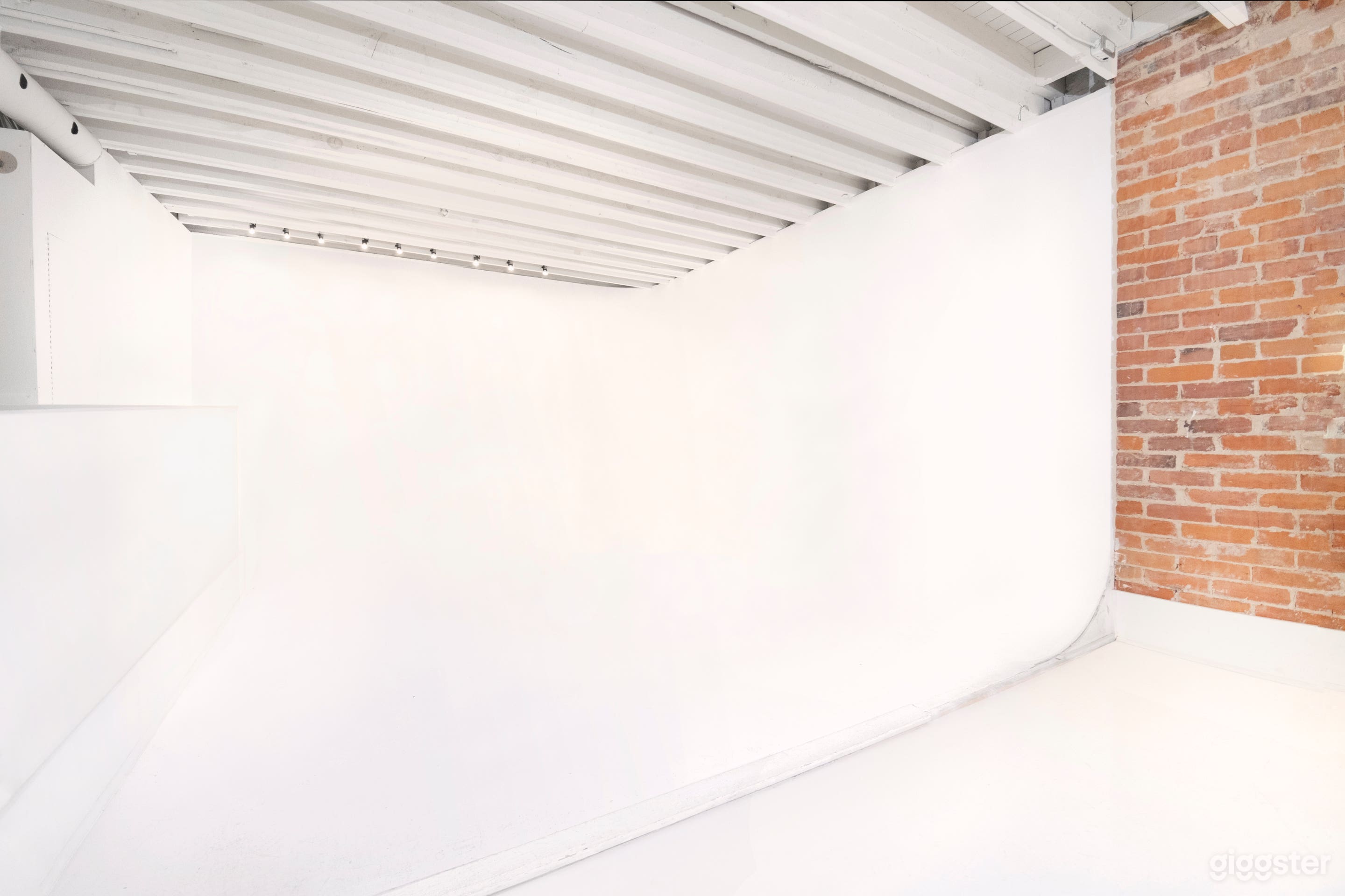 Hidden Gem Loft In Chinatown Photo 4