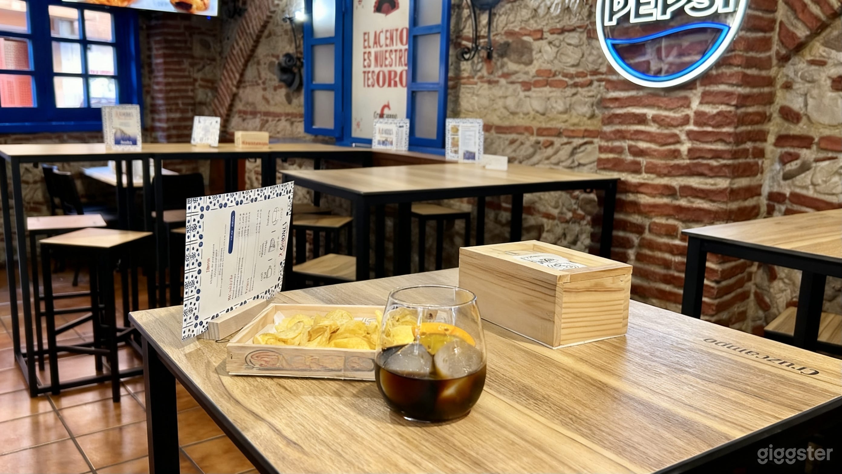 Restaurante Español Moderno con Acentos Azules en Madrid Foto 3
