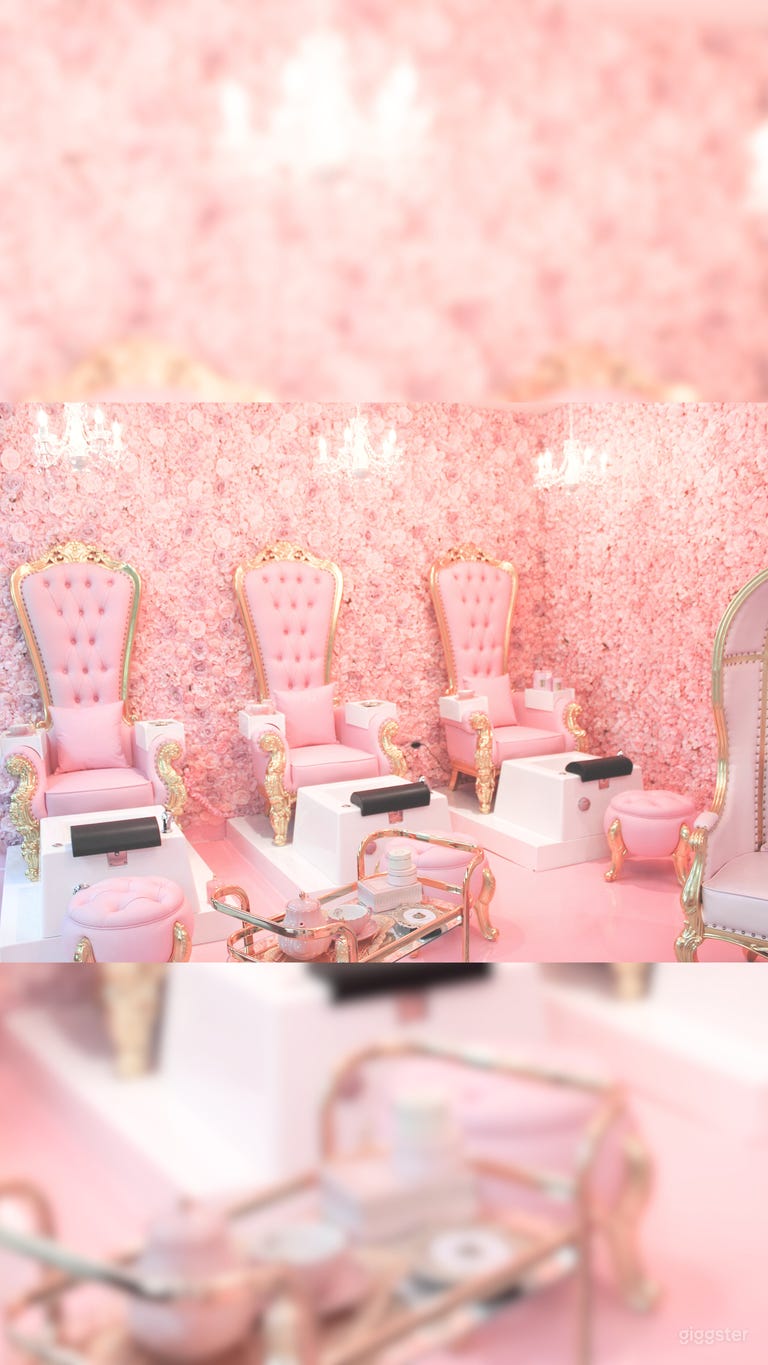  The Three Pink Thrones 