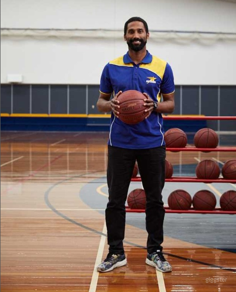 Spacious Hall in Evanston Park Photo 2