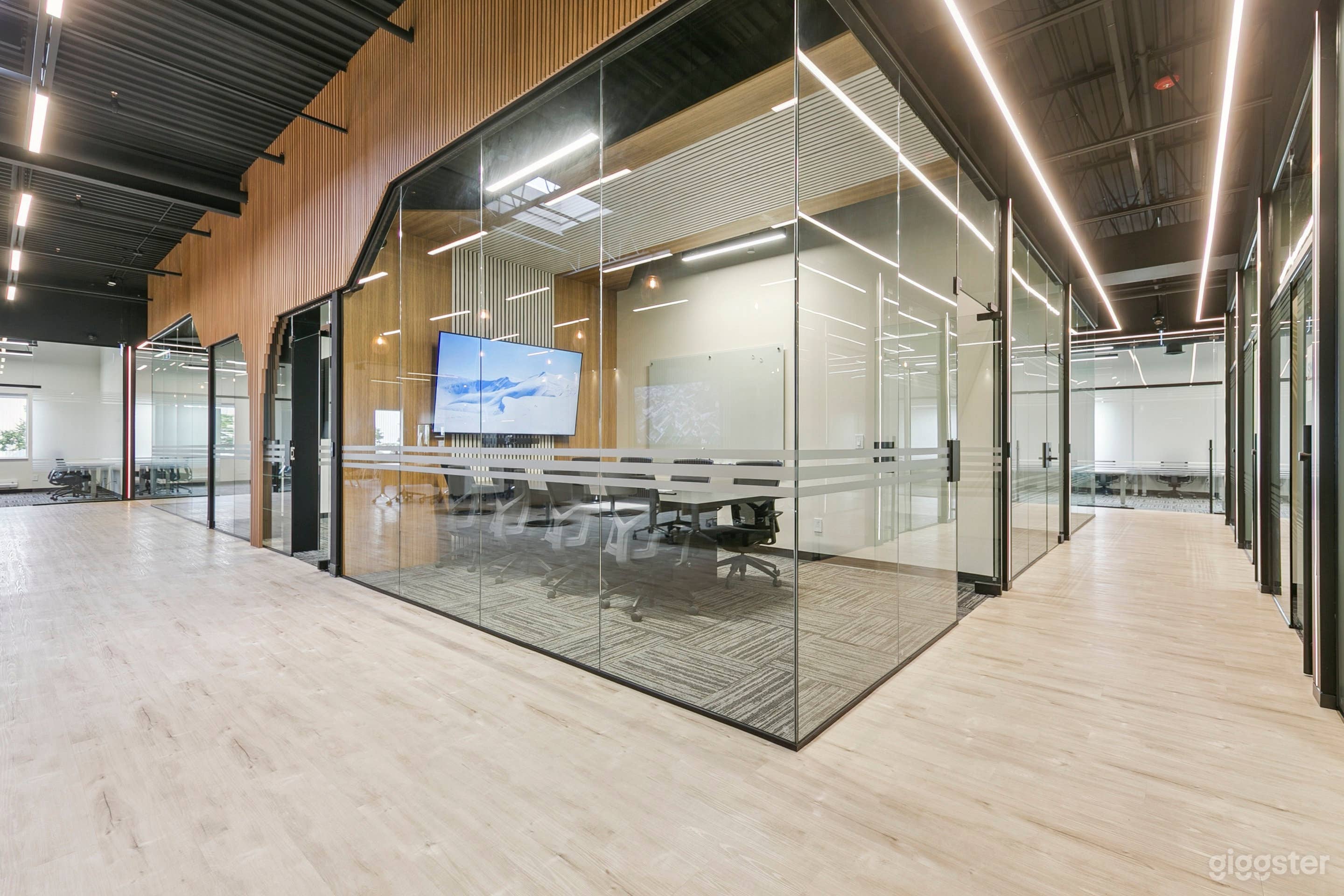 Modern Event Space in the Heart of Mississauga Photo 3