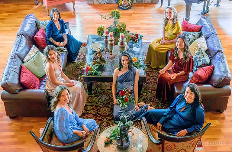  Woodsy Rustic Elegance Surrounded by Lush Trees 