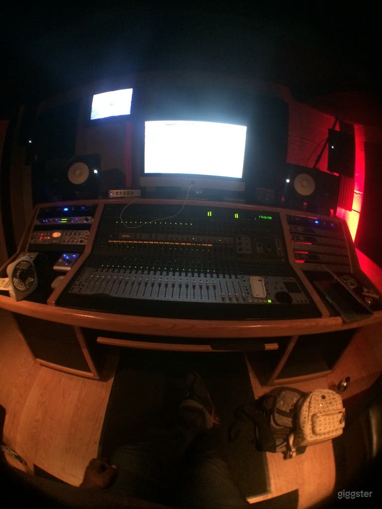  Studio A - Spacious Recording Studio with Awesome Lighting 