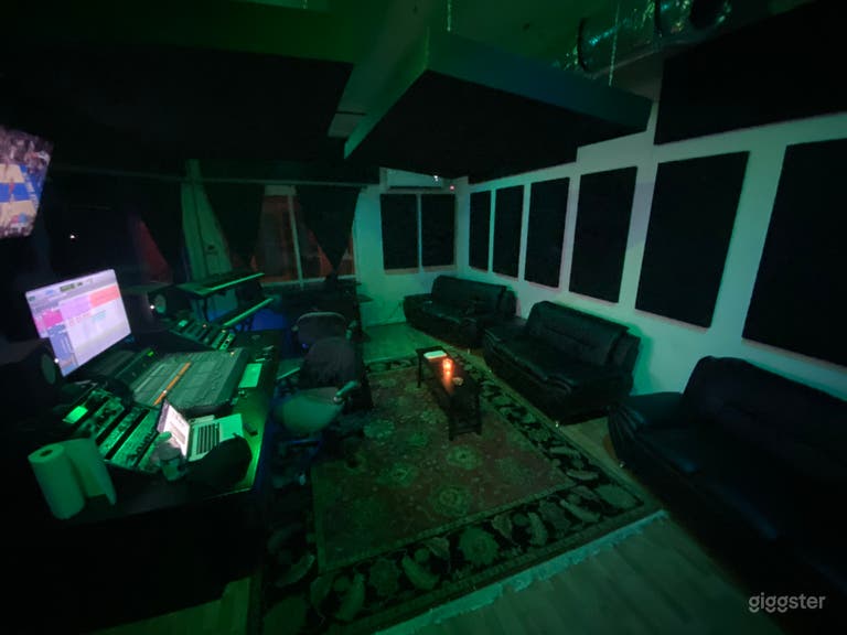  Studio A - Spacious Recording Studio with Awesome Lighting 
