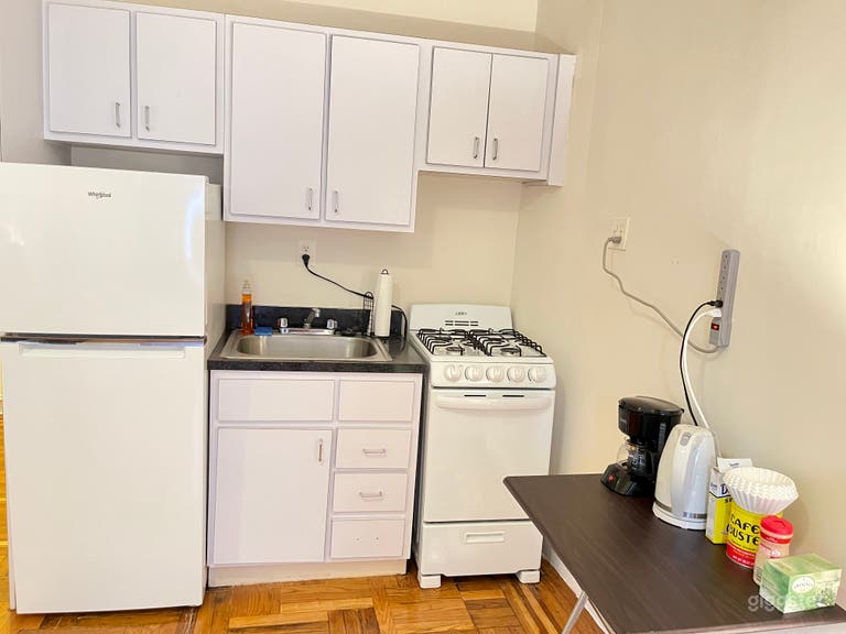  One Bedroom Apartment in Dyckman Manhattan 