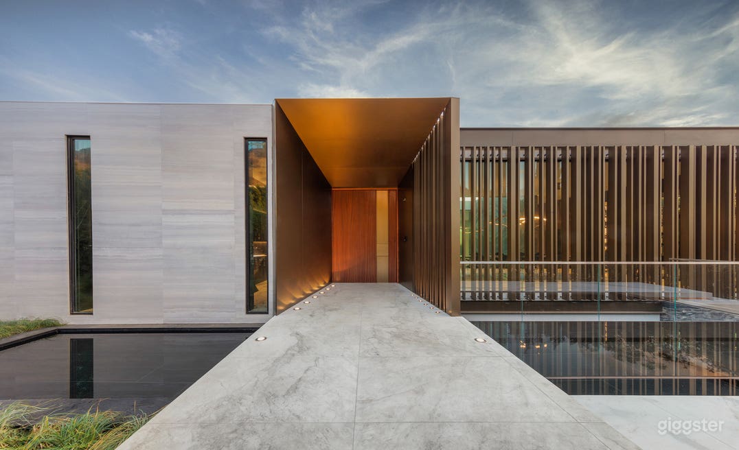 OPULENT BEVERLY HILLS MANSION Photo 2