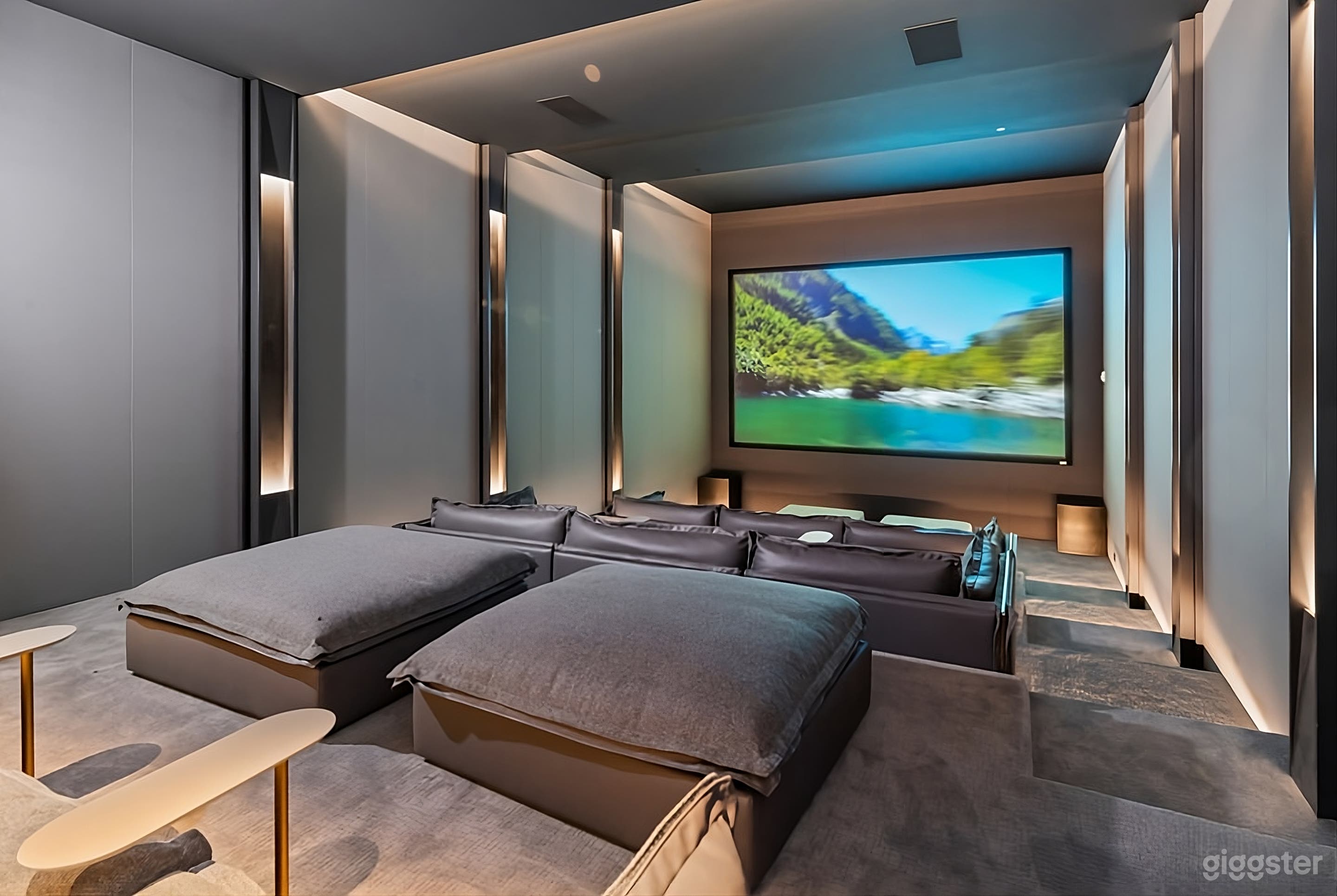 OPULENT BEVERLY HILLS MANSION Photo 4