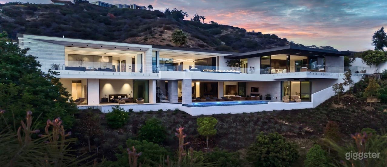 OPULENT BEVERLY HILLS MANSION Photo 1