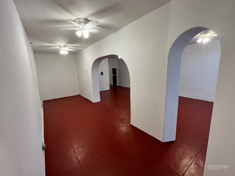  Big natural light storefront/warehouse space  