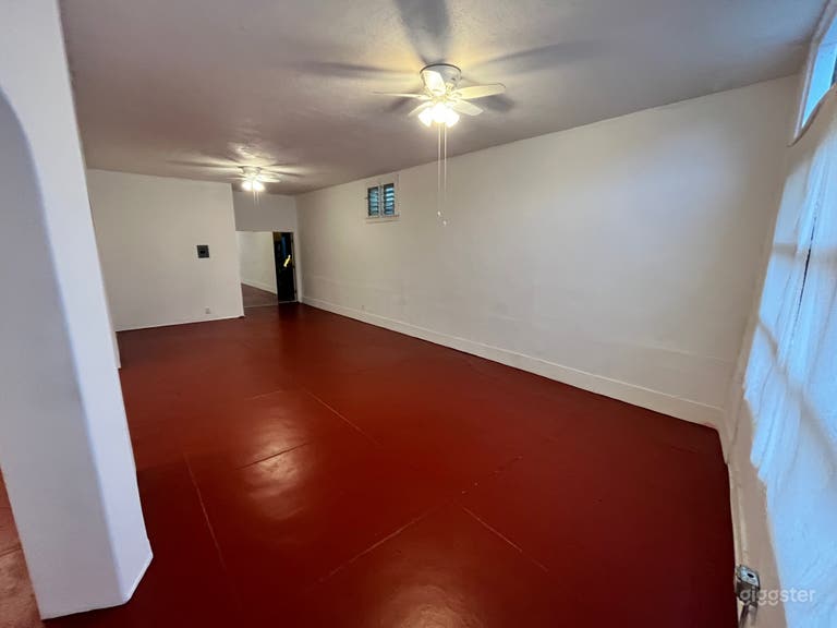  Big natural light storefront/warehouse space  