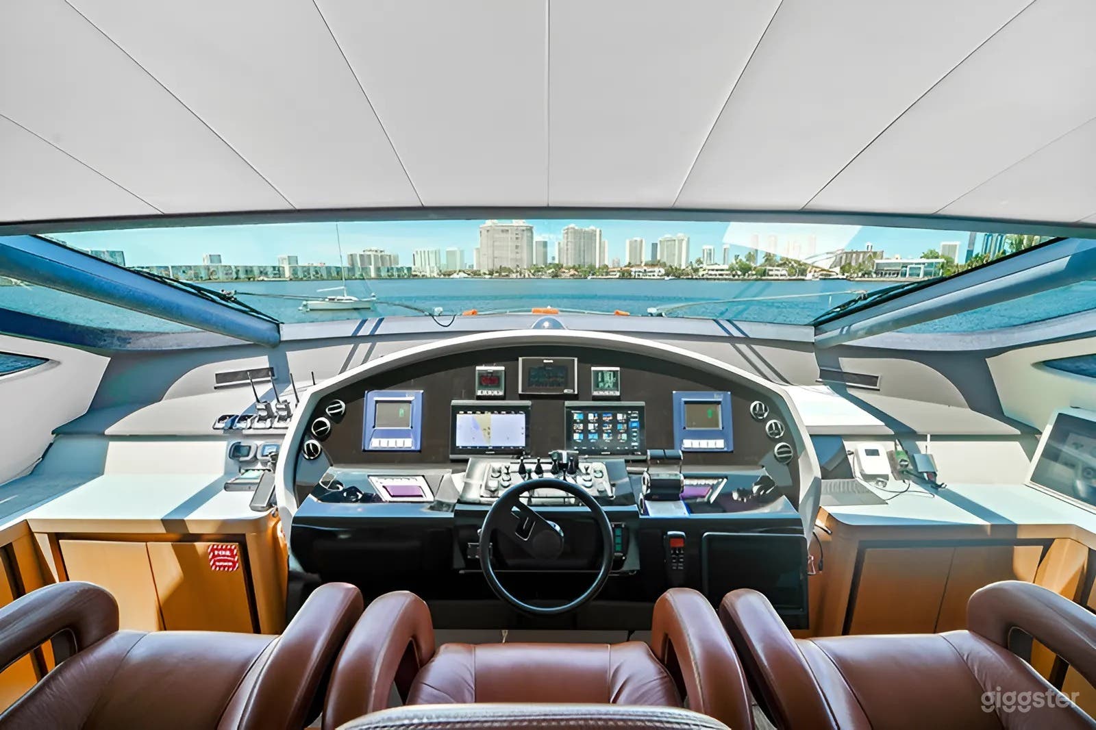 94ft Luxury Yacht - Jerico V Photo 3