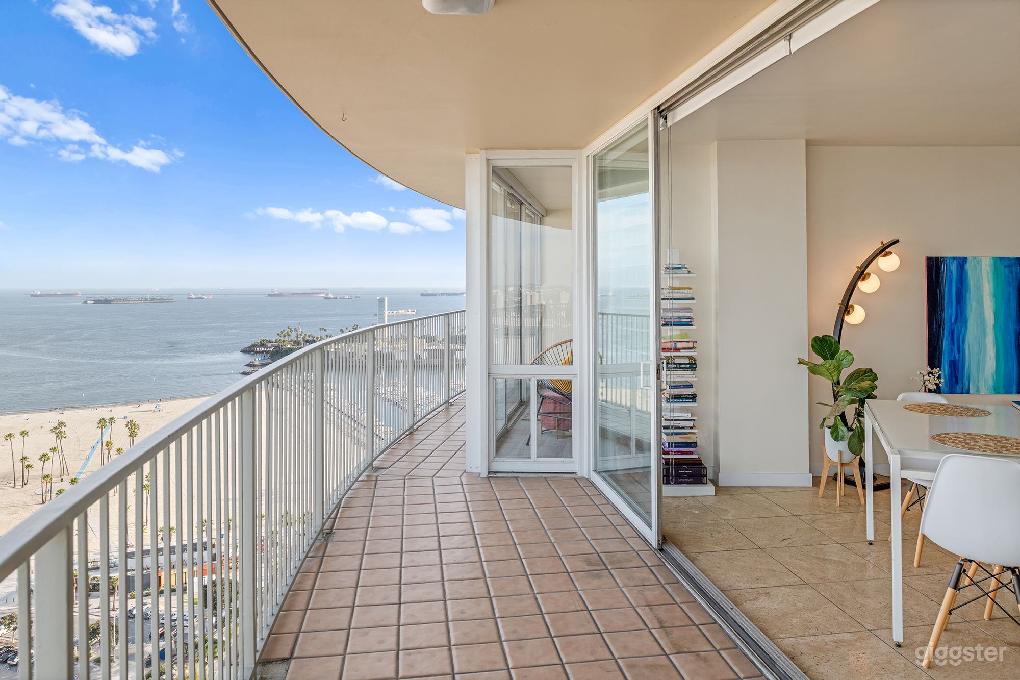 Iconic Long Beach High-Rise with 180° Ocean &amp; City Photo 2