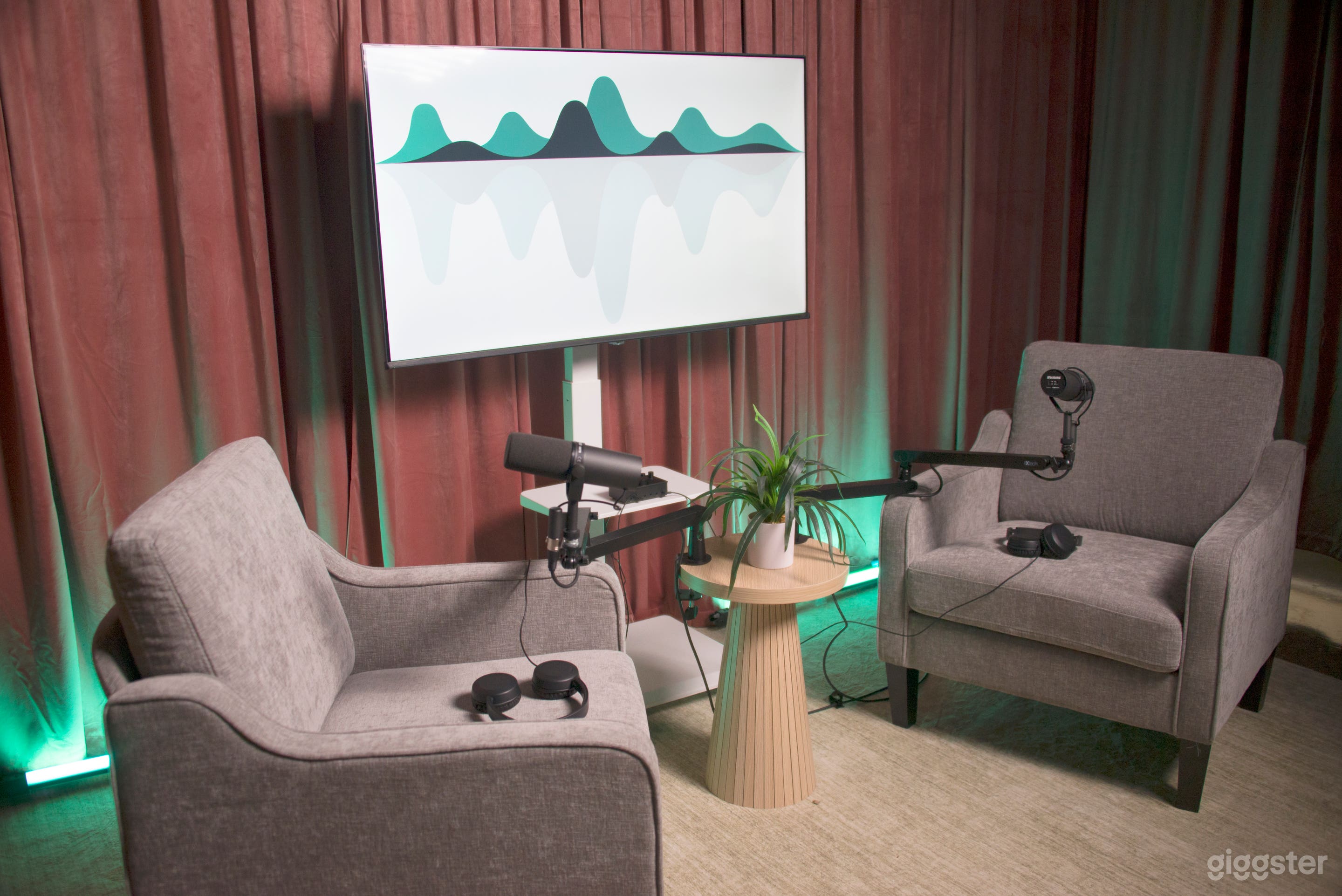 Bushwick Podcast Studio -4K Multicam with Engineer Photo 2