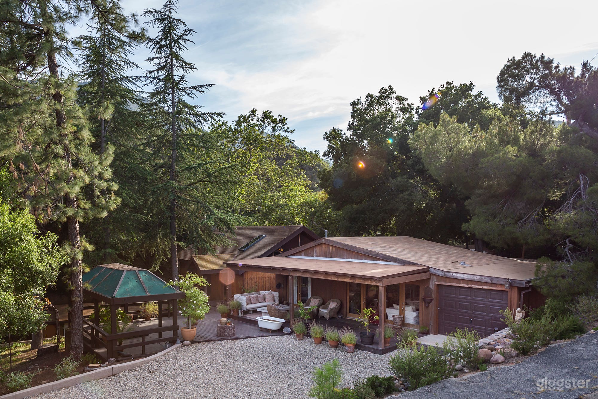 Streamside Redrock Cabin Photo 1