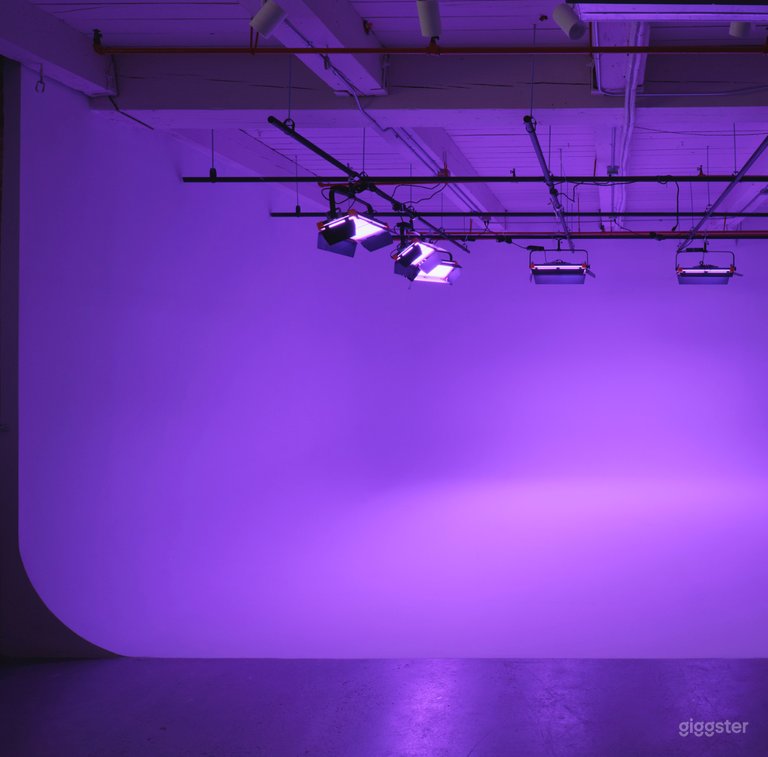  Pre-lit 3- Wall Cyc W/ Brooklyn I STUDIO A 