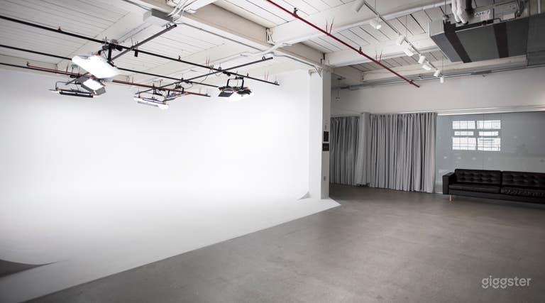  Pre-lit 3- Wall Cyc W/ Brooklyn I STUDIO A 