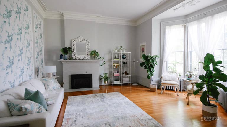  DRAWING ROOM/STUDIO - 12&#x27; ceiling, West facing bay window. Great for photos, workshops and retreats 
